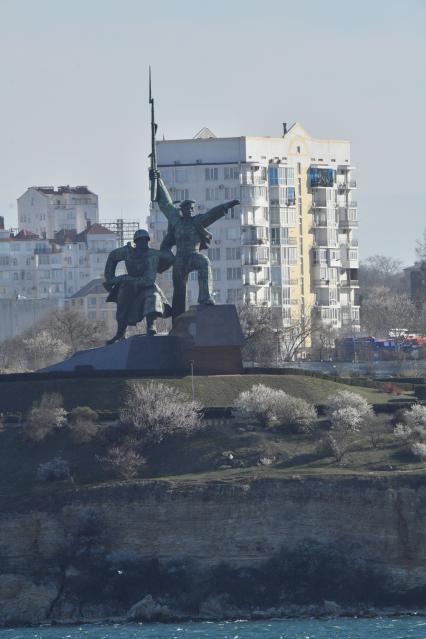 Севастополь. Памятник матросу и солдату на мысе Хрустальный.