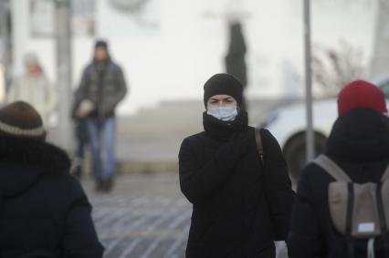 Екатеринбург. Горожане в защитных масках во время эпидемии новой коронавирусной инфекции COVID-19