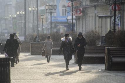 Екатеринбург. Горожане в защитных масках во время эпидемии новой коронавирусной инфекции COVID-19