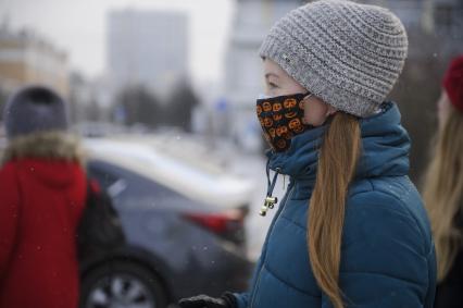 Екатеринбург. Горожане в защитных масках, во время эпидемии новой коронавирусной инфекции COVID-19