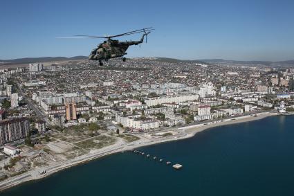 Новороссийск. Военно-транспортный вертолёт Ми-8АМТШ/Ми-171Ш во время репетиции парада военной авиации, в честь 75-ой годовщины Победы в Великой Отечественной войне.