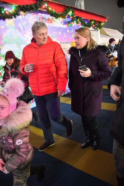 Москва.  Пресс-секретарь президента РФ Дмитрий Песков  во время открытия 15-го сезона ГУМ-катка на Красной площади.