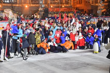 Москва. Во время открытия 15-го сезона ГУМ-катка на Красной площади.