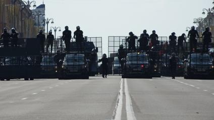 Минск. Сотрудники правоохранительных органов во время акции протеста. Со дня выборов президента Белоруссии 9 августа в стране прошли митинги несогласных с результатами голосования.