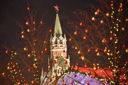 Москва.   Новогоднее  украшение  Красной площади.