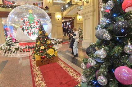 Москва.   Новогоднее убранство ГУМа.