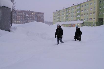 Норильск. После снегопада на одной из улиц города.