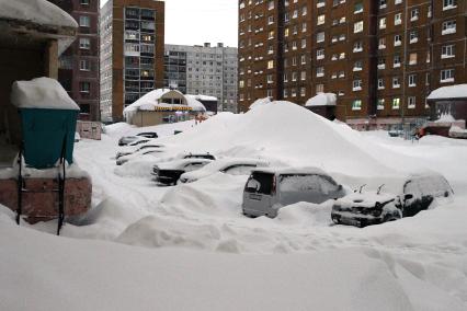 Норильск. После снегопада на одной из улиц города.