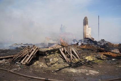 Самарская область, п. Яицкое. Во время тушения  пожара в частных домах.