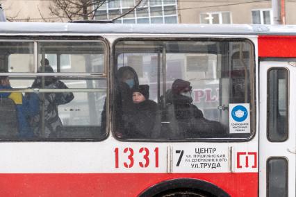 Ижевск. Пассажиры в общественном транспорте.