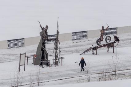 Ижевск. Скульптуры на городской набережной.