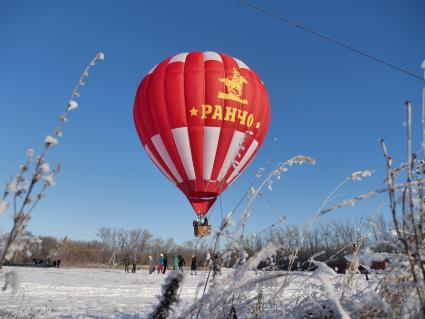 Самарская область, село Нижнее Санчелеево. Полет на воздушном шаре  в загородном комплексе `Ранчо`.