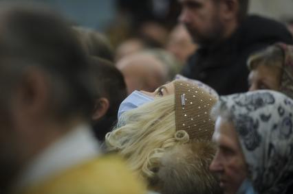 Екатеринбург. Храм на крови. Верующие, во время архиерейской божественной литургии.