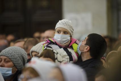 Екатеринбург. Храм на крови. Верующие, во время архиерейской божественной литургии.