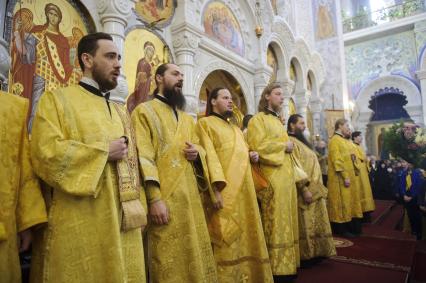 Екатеринбург. Храм на крови. Священники во время архиерейской божественной литургии.