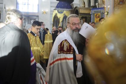 Екатеринбург. Храм на крови. Преосвященный Казанский и Татарстанский митрополит Кирилл (Михаил Наконечный) (в центре), во время архиерейской божественной литургии