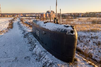 Московская область.   Бывший матрос выкупил рубку легендарной подлодки К-19 и установил ее в Подмосковье.