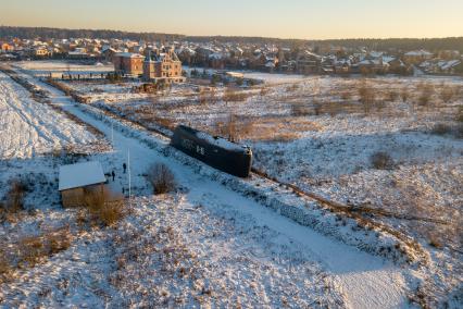 Московская область.   Бывший матрос выкупил рубку легендарной подлодки К-19 и установил ее в Подмосковье.