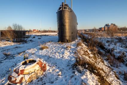 Московская область.   Бывший матрос выкупил рубку легендарной подлодки К-19 и установил ее в Подмосковье.