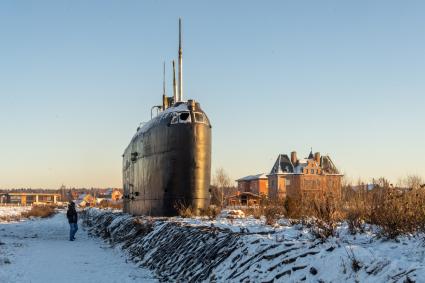 Московская область. Бывший матрос выкупил рубку легендарной подлодки К-19 и установил ее в Подмосковье.