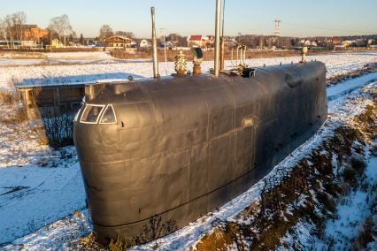 Московская область. Бывший матрос выкупил рубку легендарной подлодки К-19 и установил ее в Подмосковье.