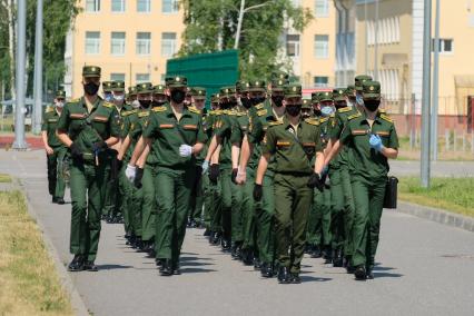 Санкт-Петербург. Курсанты Военной академии связи имени маршала Советского Союза С.М. Буденного.