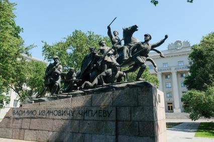 Санкт-Петербург. Памятник  Василию Чапаеву у  Военной академии связи имени маршала Советского Союза С.М. Буденного.