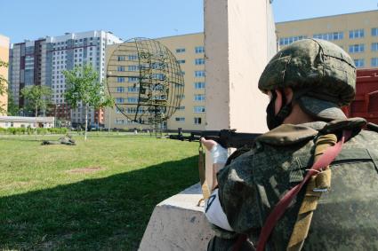 Санкт-Петербург. Курсант на занятиях в Военной академии связи имени маршала Советского Союза С.М. Буденного.