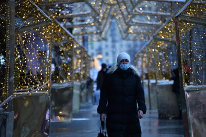 Москва. Новогодняя иллюминация на площади Киевского вокзала.