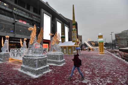 Москва. Новогодняя иллюминация на площади Киевского вокзала.