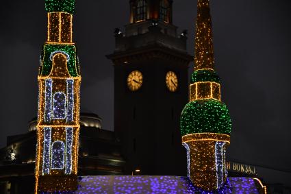 Москва. Новогодняя иллюминация на площади Киевского вокзала.