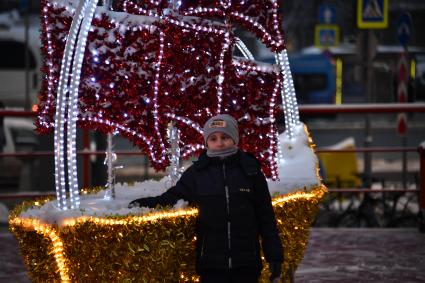 Москва. Новогодняя иллюминация на площади Киевского вокзала.