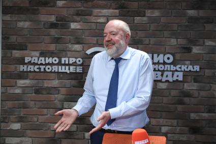 Москва. Председатель комитета Государственной думы РФ по госстроительству и законодательству Павел Крашенинников на радио `Комсомольская правда`.