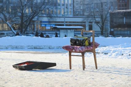 Пермь. Аккордеон на стуле.