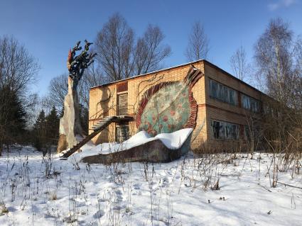 Московская область. Заброшенный пионерский лагерь `Сказка`.