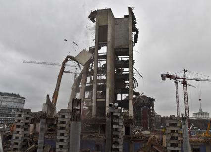 Москва. Реконструкция здания спорткомплекса `Олимпийский`.