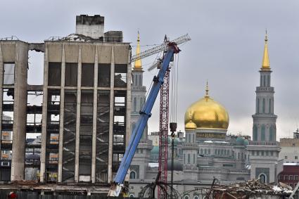 Москва.  Реконструкция здания спорткомплекса `Олимпийский`.