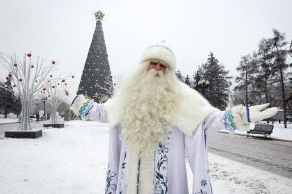 Иркутск. Байкальский Дед Мороз на одной из улиц города.