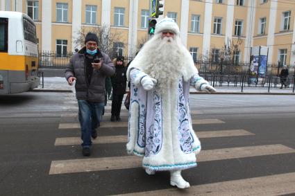 Иркутск. Байкальский Дед Мороз на одной из улиц города.