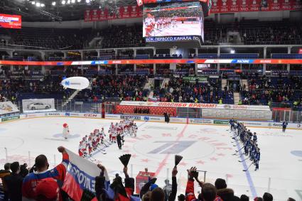Москва. Игроки сборной России и Финляндии по хоккею перед началом матча второго этапа Еврохоккейтура 2020/21 `Кубок Первого канала ` между сборными командами России и Финляндии.