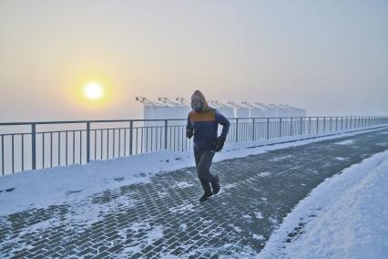 Барнаул. Во время сильных морозов на одной из улиц города.