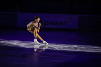 Челябинск. Спортсменка Евгения Медведева во время показательных выступлений в рамках чемпионата России по фигурному катанию 2021 на ледовой арене `Трактор`.