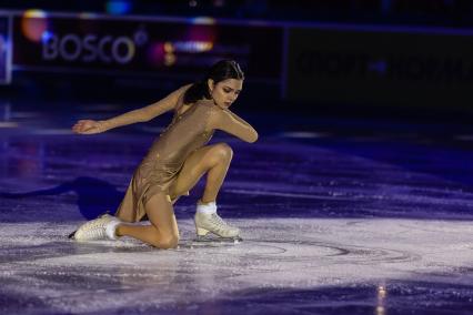 Челябинск. Спортсменка Евгения Медведева во время показательных выступлений в рамках чемпионата России по фигурному катанию 2021 на ледовой арене `Трактор`.