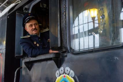 Санкт-Петербург. Машинист Вадим Гудков, управляющий историческим локомотивом, участвовавшим в съемках фильмов.