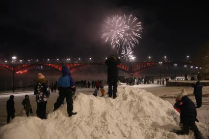 Красноярск. Фейерверк в честь празднования Рождества Христова.