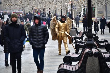 Москва.   Аниматор  на Никольской улице.