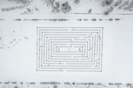 Москва. Лабиринт в парке Лосиный остров.