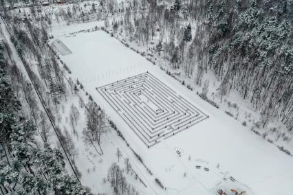 Москва. Лабиринт в парке Лосиный остров.