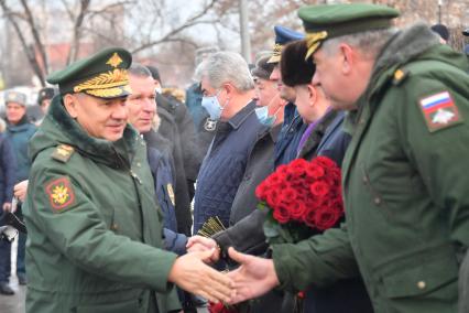 Москва. Министр обороны РФ Сергей Шойгу во время празднования 30 летия создания МЧС у  Главного управления  МЧС России.