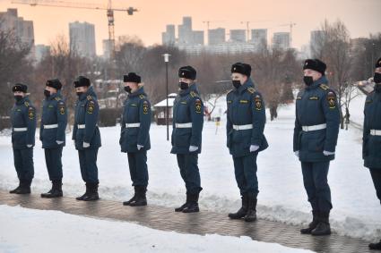 Москва. Торжественное построение  в честь празднования 30 летия создания МЧС у  Главного управления  МЧС России.